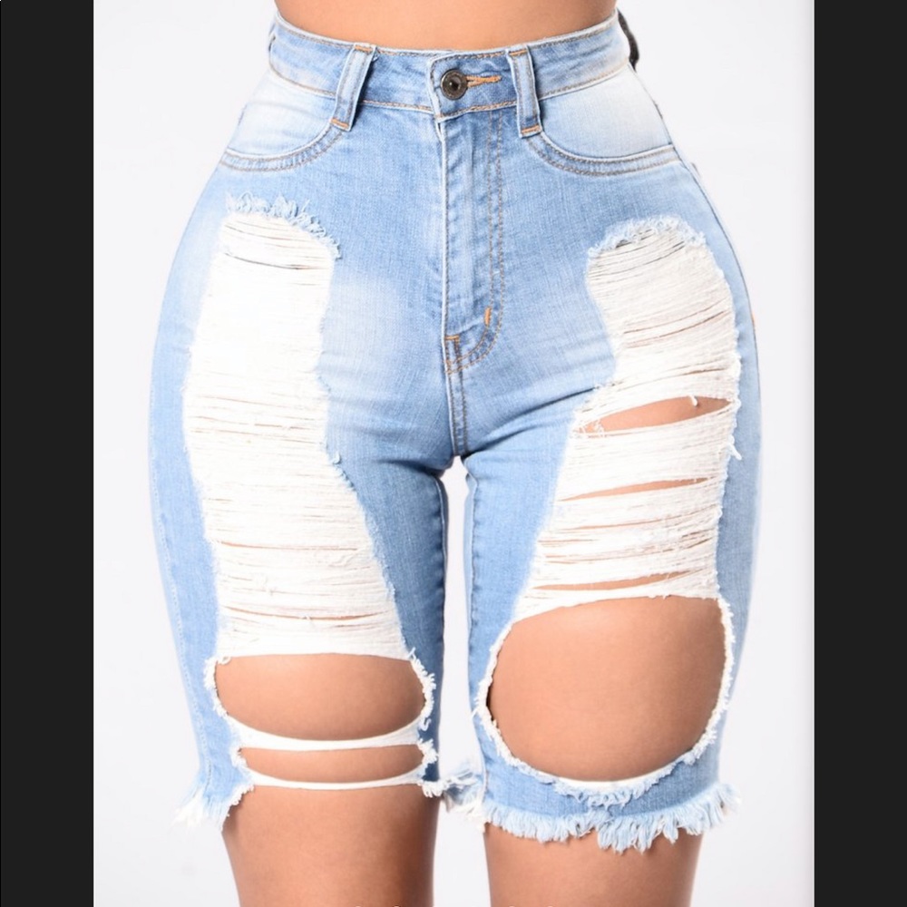 Sexy Bermuda shorts!